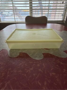 Tupperware Lemon Yellow Rectangular Food Cake Storage Container
